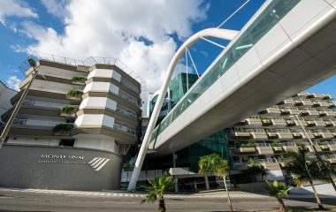 Um hospital em permanente construção